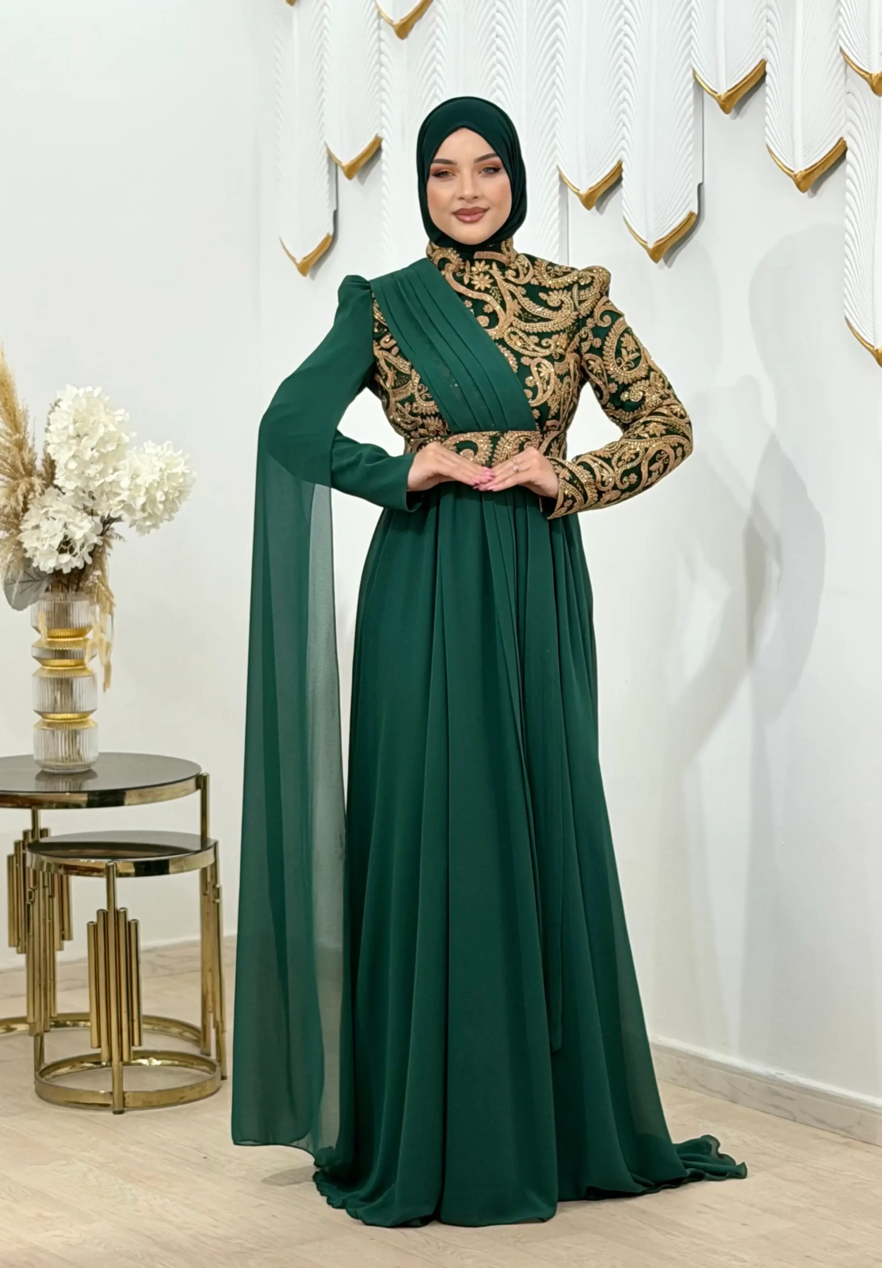Abaya brodée dorée, haute couture tunisienne — Kaya Mode
